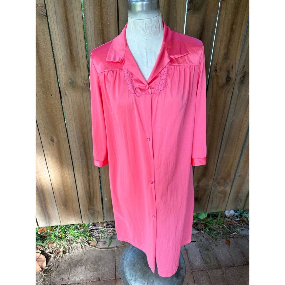 Vintage 70's VANITY FAIR Short PEIGNOIR Coral Nylon Floral Applique Robe S